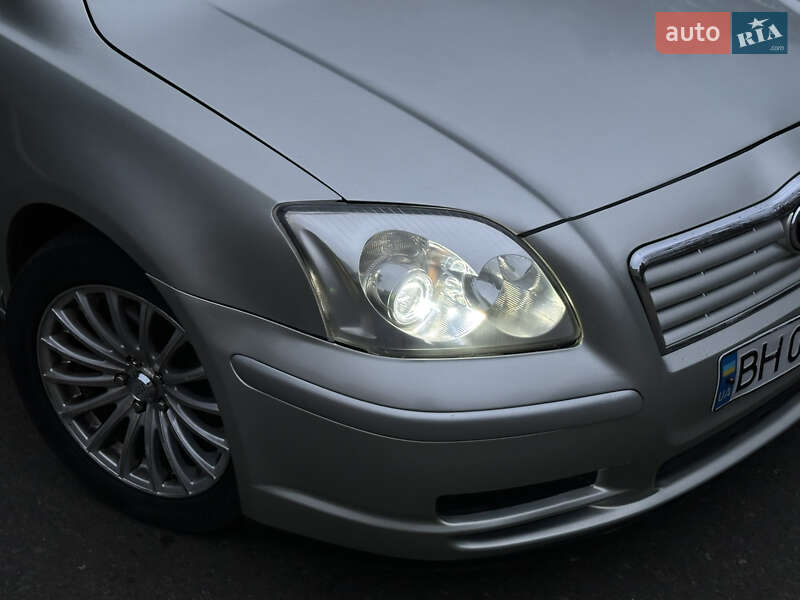 Седан Toyota Avensis 2004 в Одессе