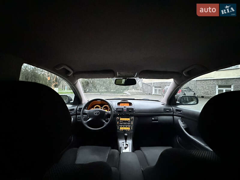 Седан Toyota Avensis 2004 в Одессе