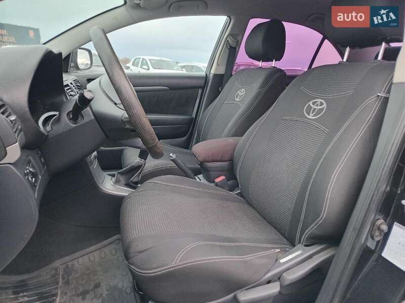 Седан Toyota Avensis 2008 в Львове