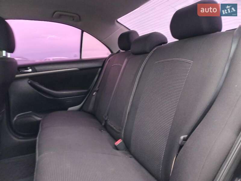 Седан Toyota Avensis 2008 в Львове