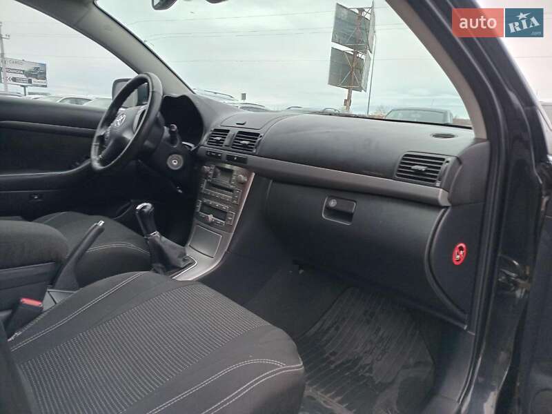 Седан Toyota Avensis 2008 в Львове