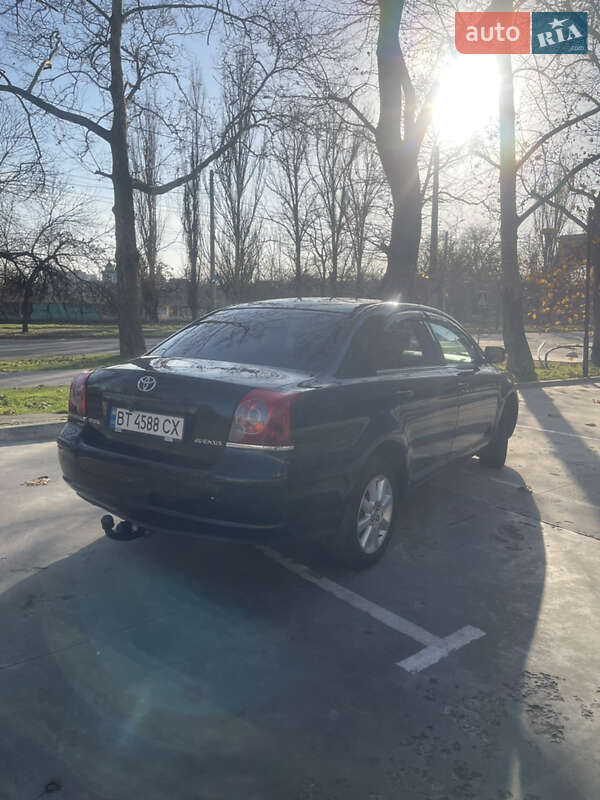 Седан Toyota Avensis 2008 в Херсоне
