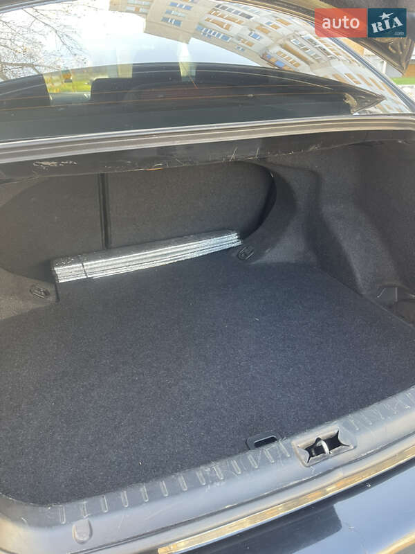 Седан Toyota Avensis 2008 в Херсоне