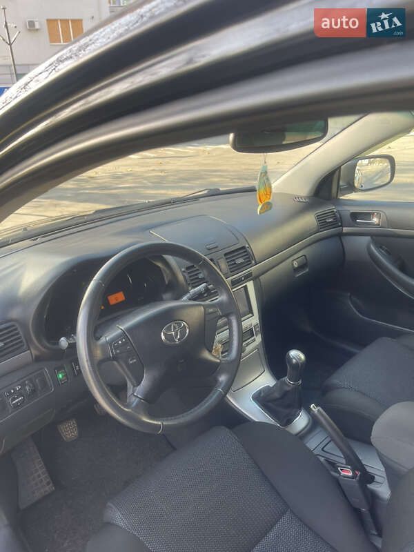 Седан Toyota Avensis 2008 в Херсоне