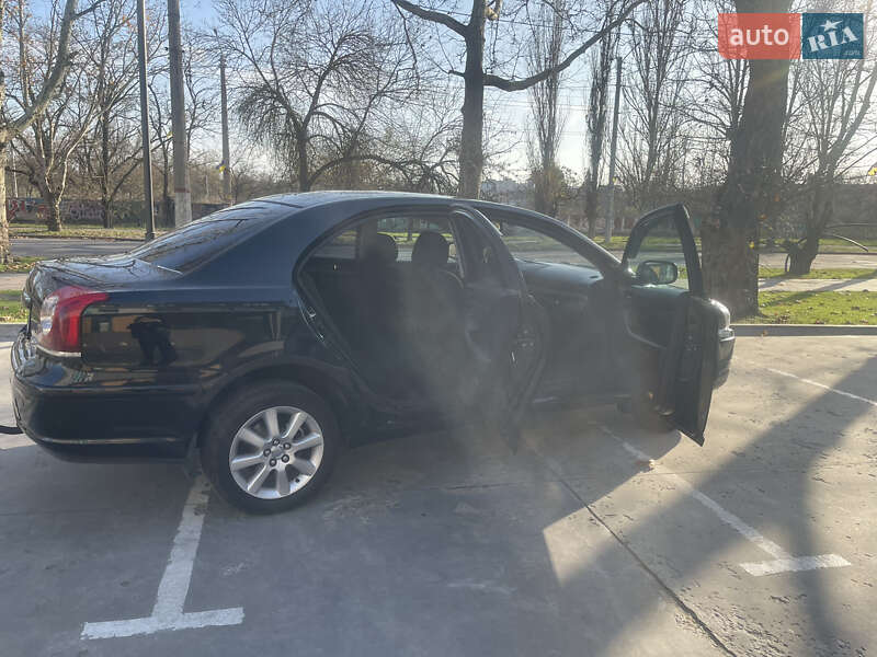 Седан Toyota Avensis 2008 в Херсоне