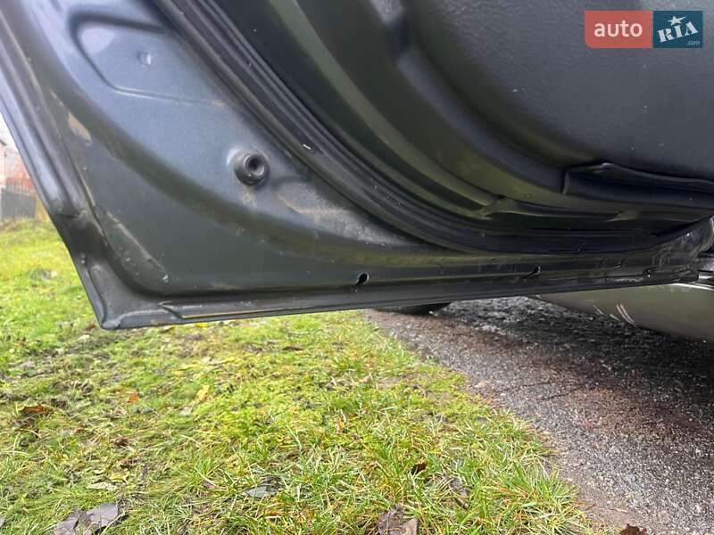 Седан Toyota Avensis 2005 в Днепре