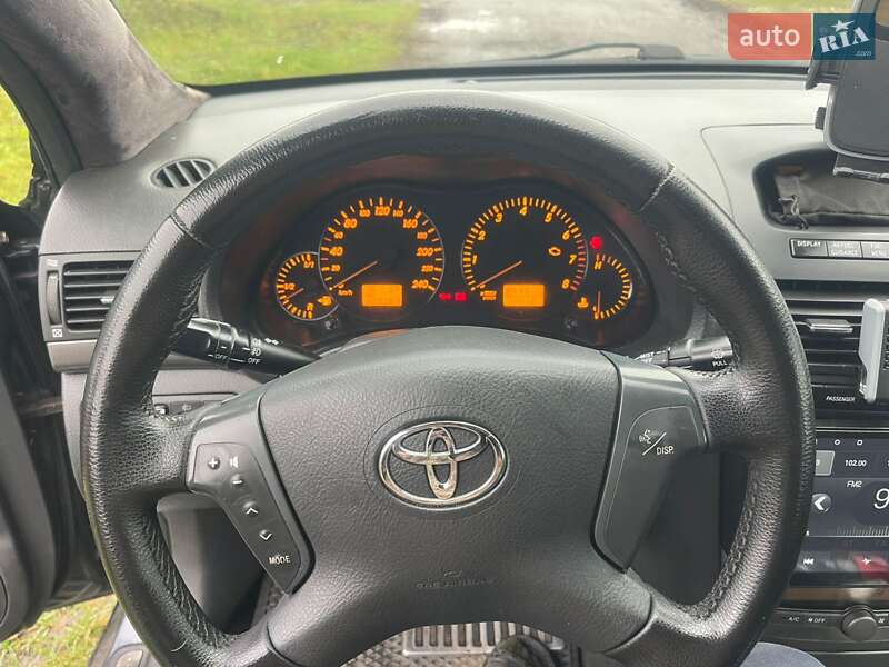 Седан Toyota Avensis 2005 в Днепре