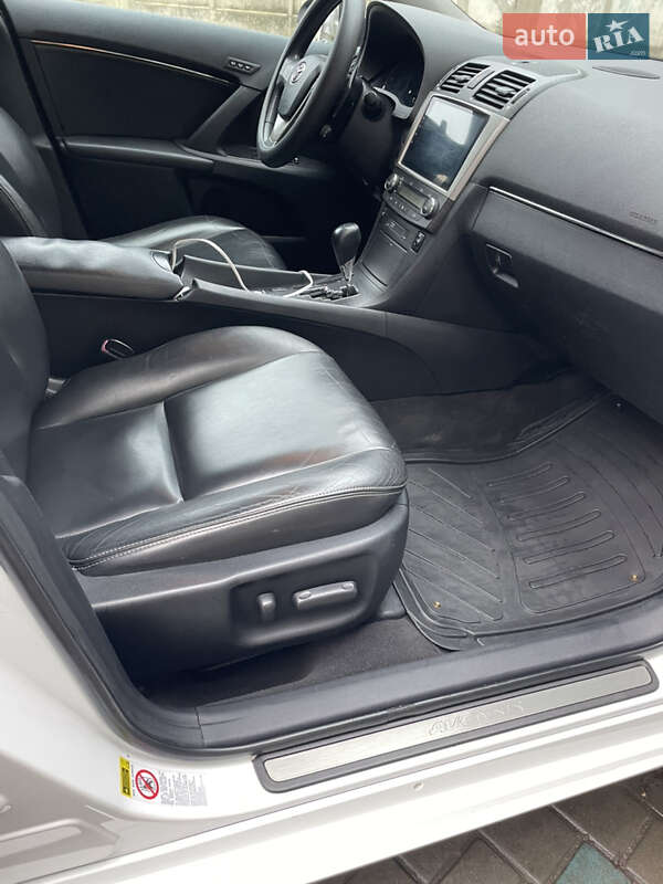 Универсал Toyota Avensis 2010 в Измаиле