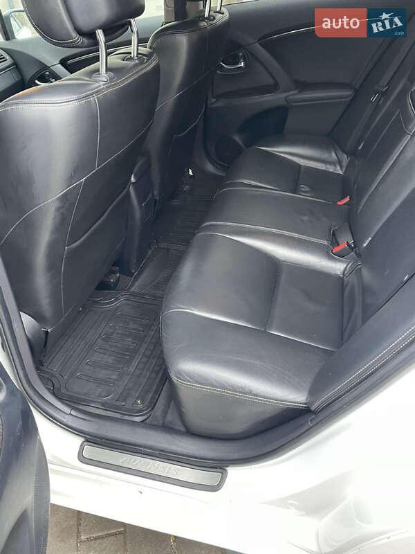 Универсал Toyota Avensis 2010 в Измаиле