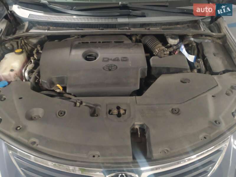 Универсал Toyota Avensis 2010 в Хырове