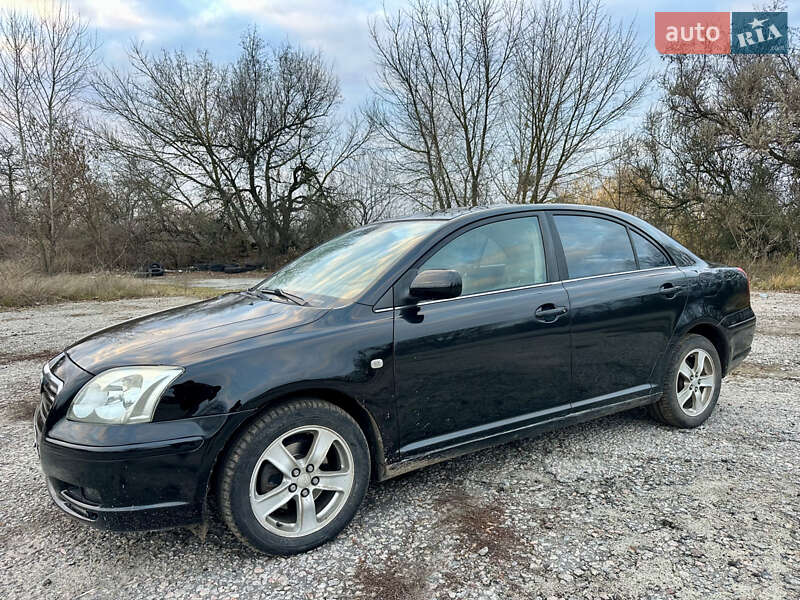 Седан Toyota Avensis 2004 в Сумах
