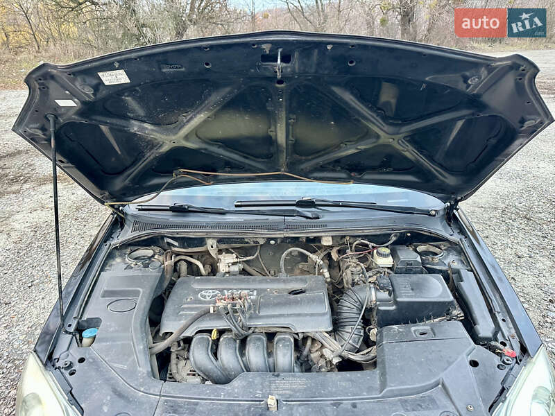 Седан Toyota Avensis 2004 в Сумах