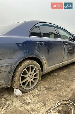 Седан Toyota Avensis 2003 в Маяках