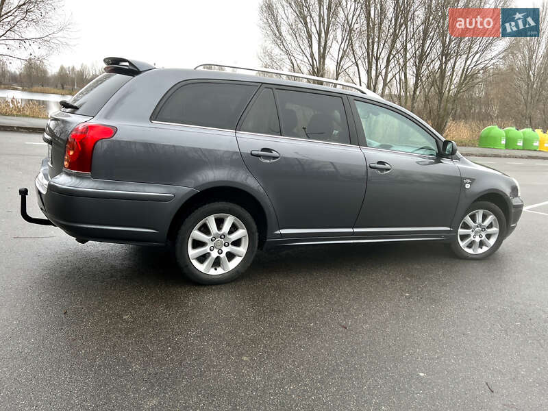 Універсал Toyota Avensis 2006 в Бучі
