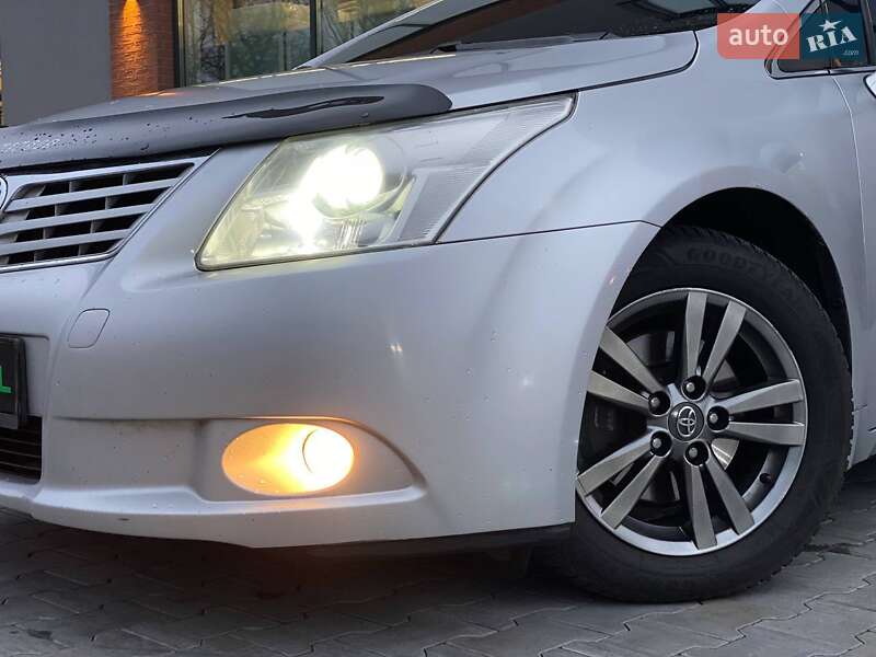 Універсал Toyota Avensis 2011 в Києві