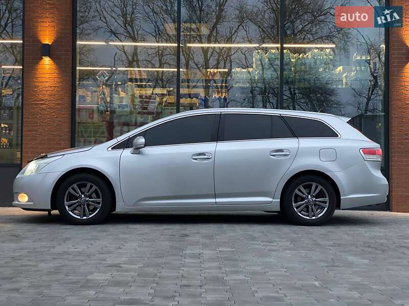 Універсал Toyota Avensis 2011 в Києві
