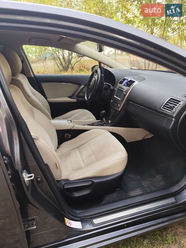 Седан Toyota Avensis 2012 в Харькове