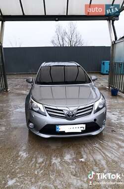 Універсал Toyota Avensis 2013 в Тернополі