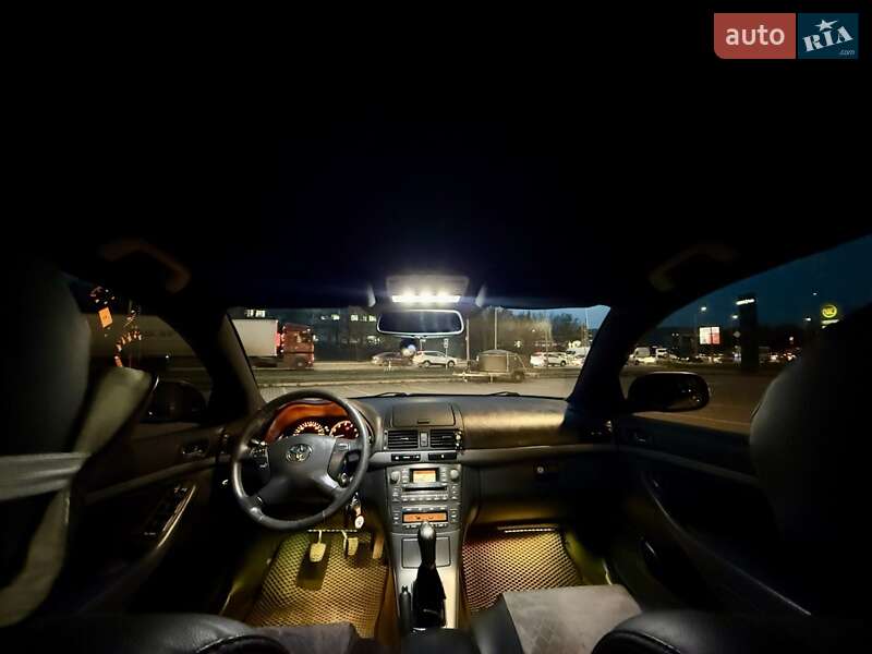 Седан Toyota Avensis 2008 в Львові