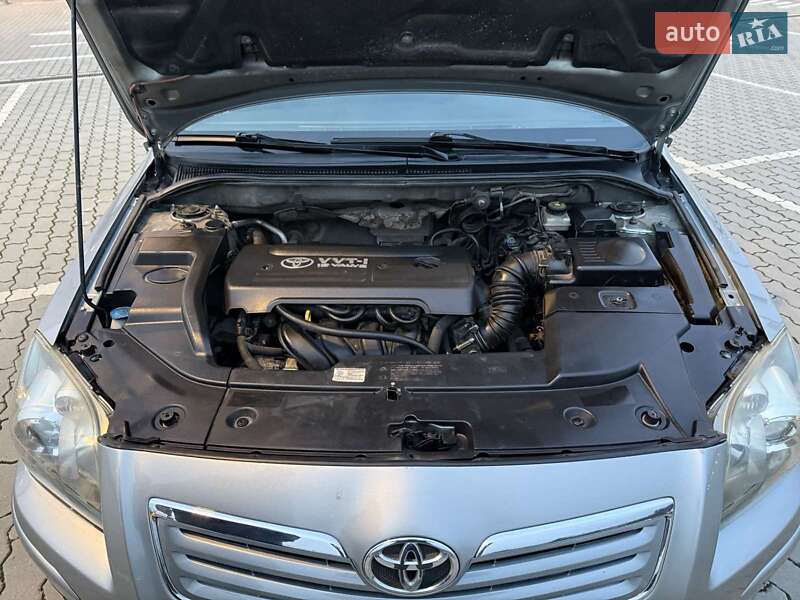 Седан Toyota Avensis 2008 в Львові