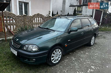 Универсал Toyota Avensis 2000 в Черновцах