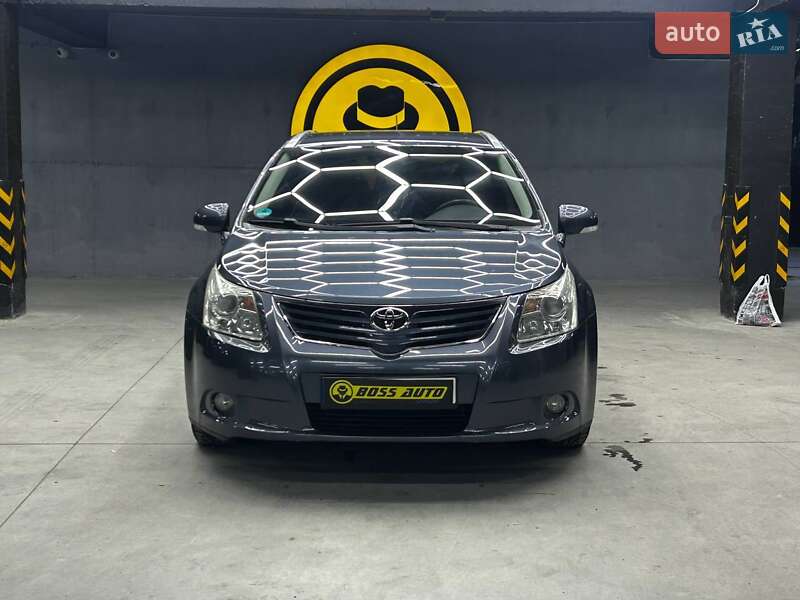 Универсал Toyota Avensis 2008 в Черновцах