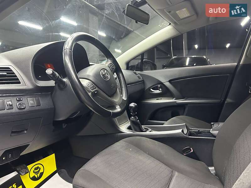 Универсал Toyota Avensis 2008 в Черновцах