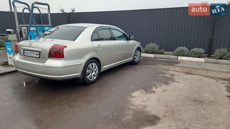 Седан Toyota Avensis 2003 в Виннице