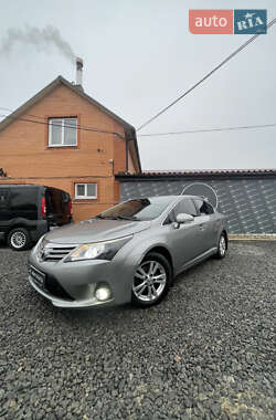 Седан Toyota Avensis 2012 в Дергачах