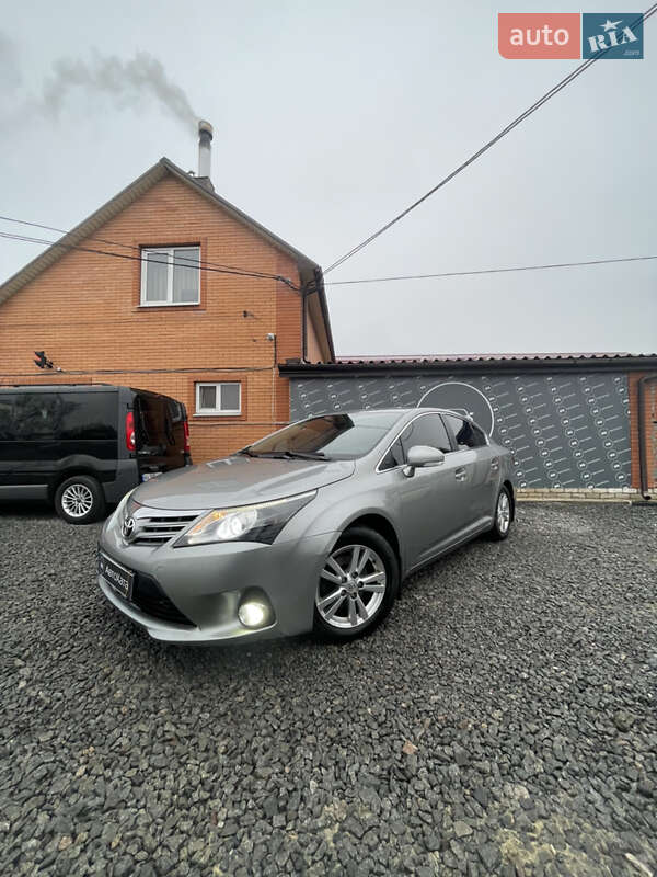Toyota Avensis 2012