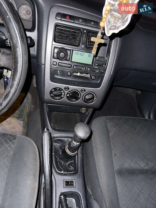 Универсал Toyota Avensis 2002 в Черкассах