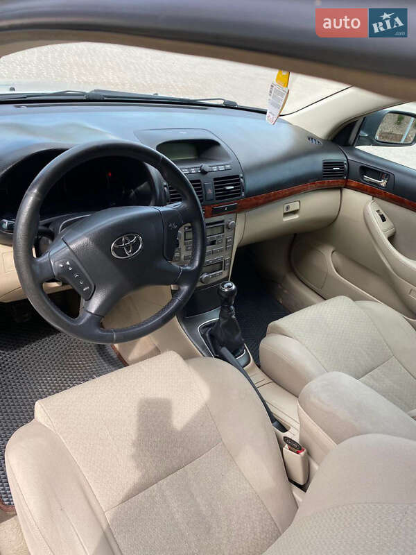 Универсал Toyota Avensis 2006 в Рокитном