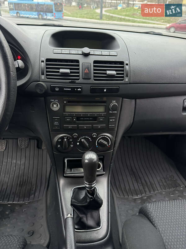 Универсал Toyota Avensis 2003 в Днепре