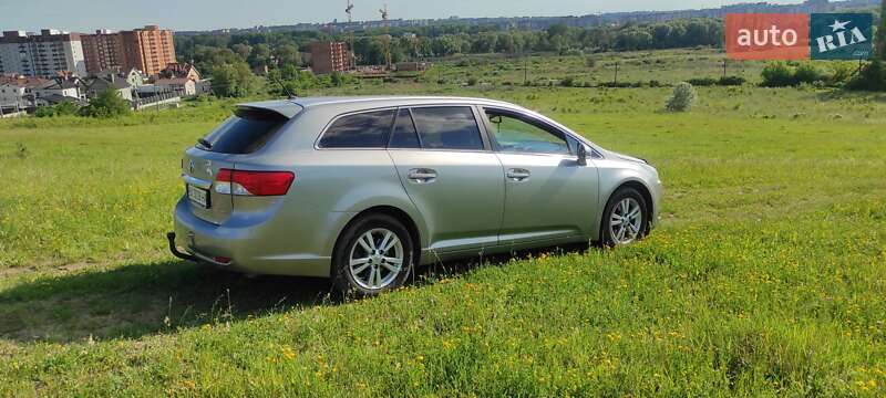 Універсал Toyota Avensis 2012 в Хмельницькому