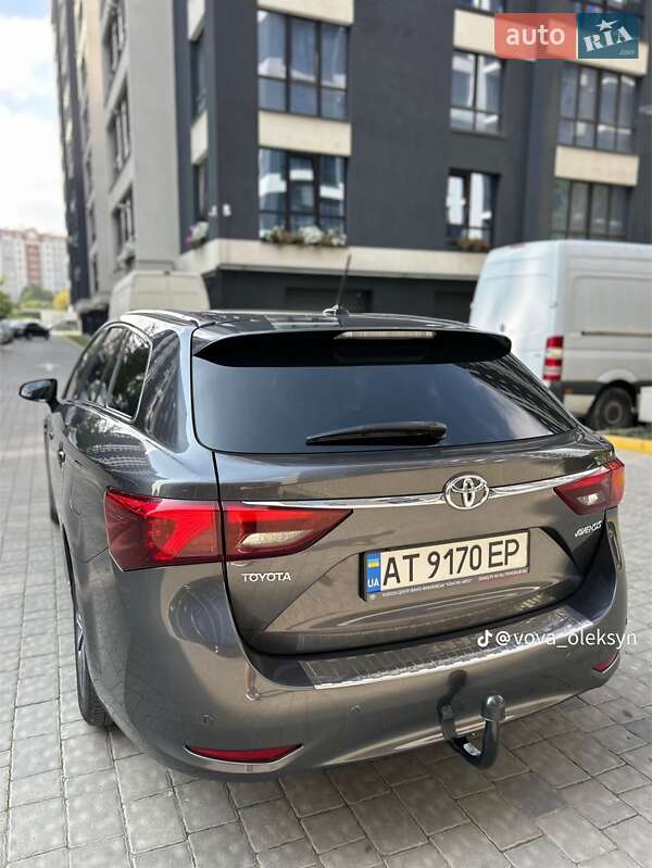 Универсал Toyota Avensis 2016 в Ивано-Франковске