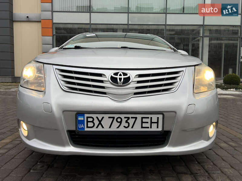 Универсал Toyota Avensis 2011 в Хмельницком