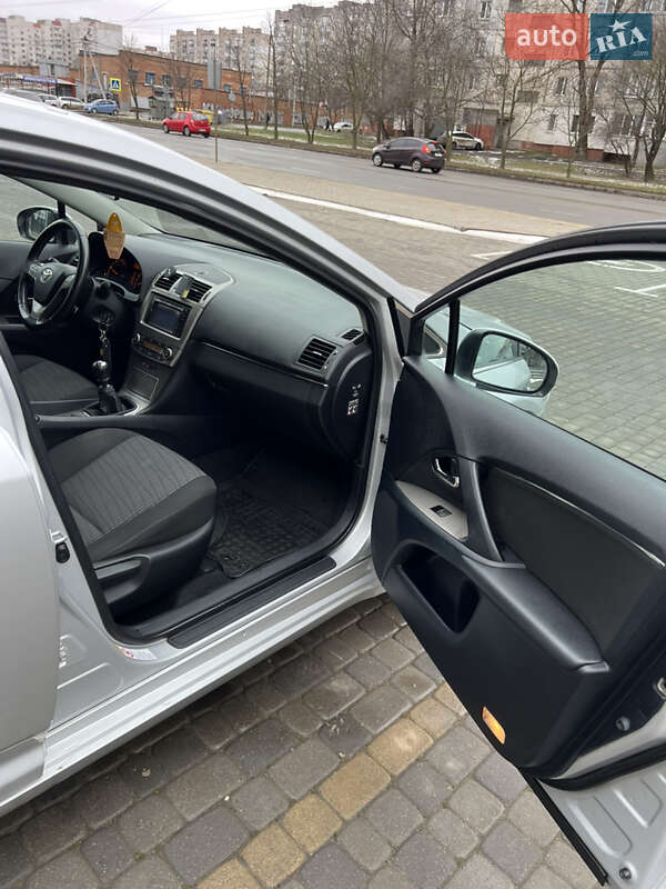 Универсал Toyota Avensis 2011 в Хмельницком