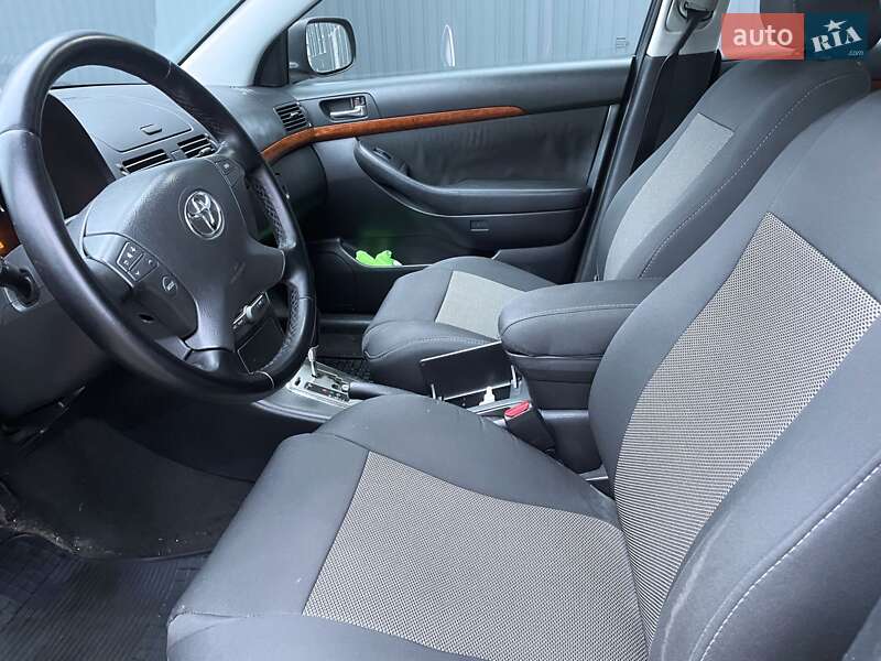 Седан Toyota Avensis 2008 в Києві