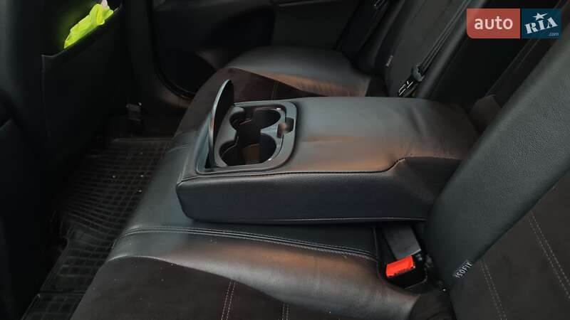 Седан Toyota Avensis 2012 в Львове