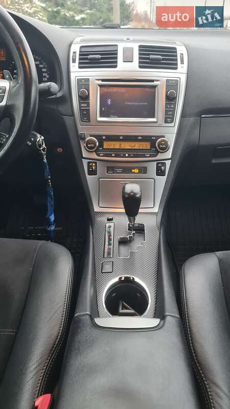 Седан Toyota Avensis 2012 в Львове