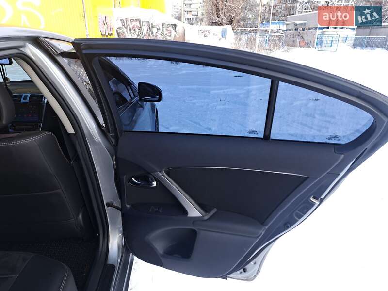 Седан Toyota Avensis 2012 в Харкові