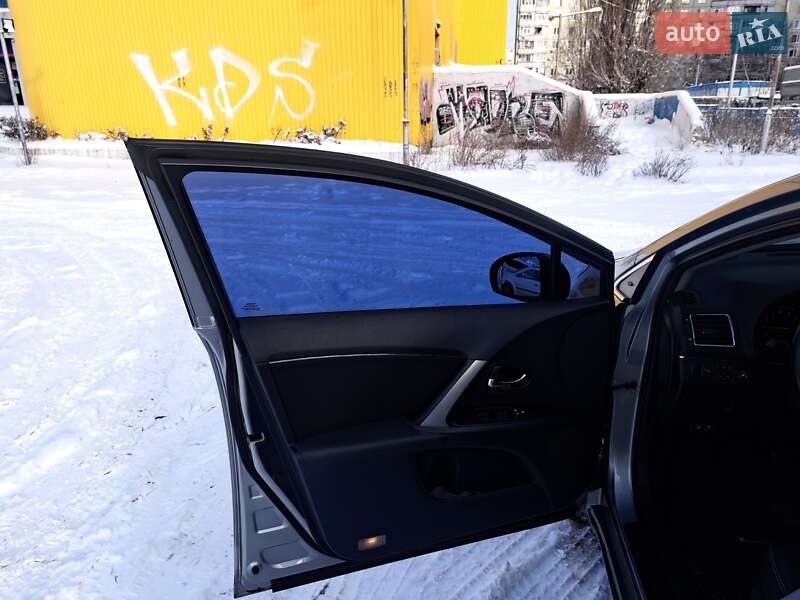 Седан Toyota Avensis 2012 в Харкові