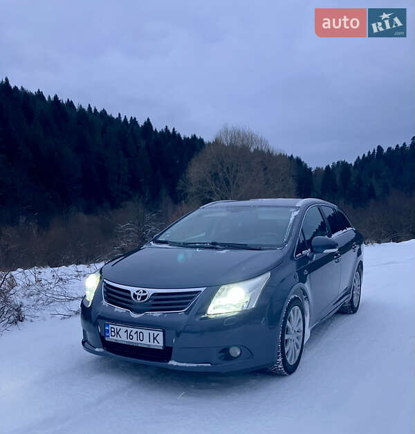 Универсал Toyota Avensis 2010 в Самборе