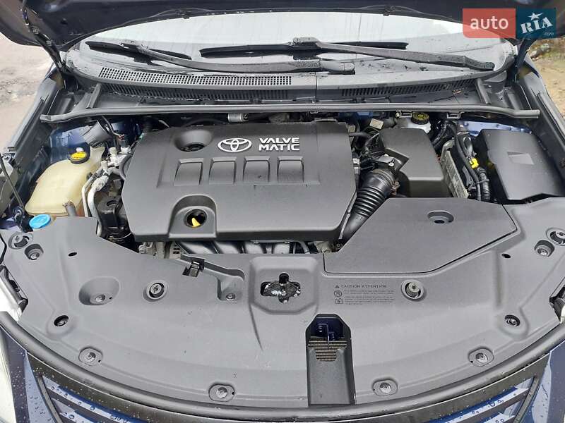 Універсал Toyota Avensis 2010 в Харкові