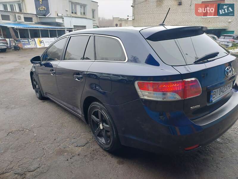 Універсал Toyota Avensis 2010 в Харкові