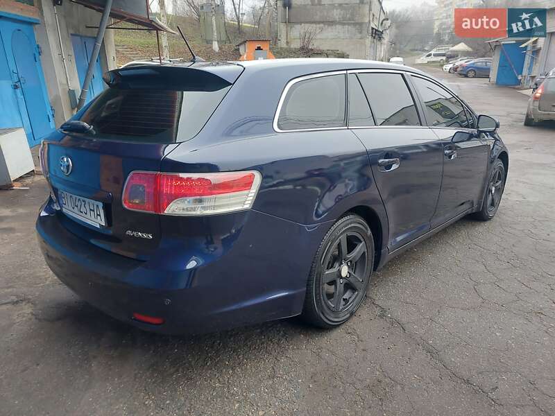 Універсал Toyota Avensis 2010 в Харкові