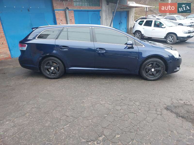Універсал Toyota Avensis 2010 в Харкові