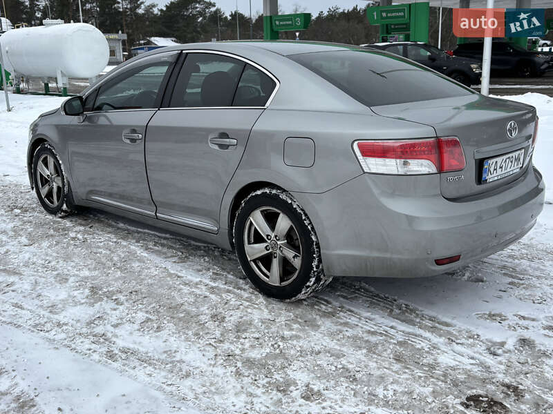 Седан Toyota Avensis 2011 в Киеве