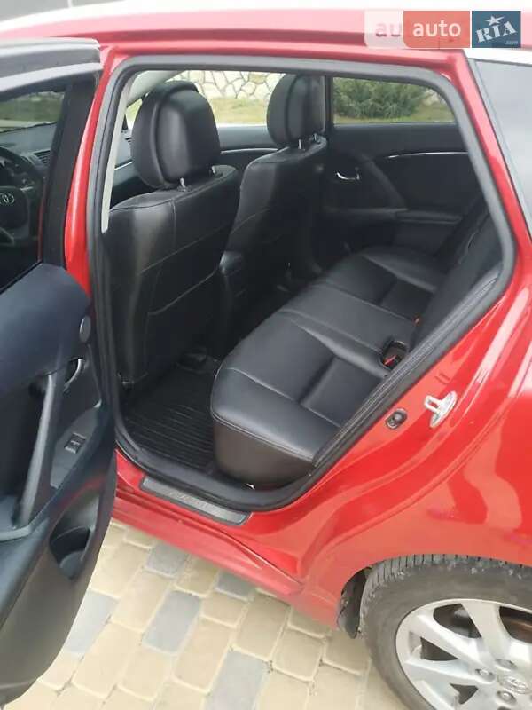 Универсал Toyota Avensis 2009 в Волочиске