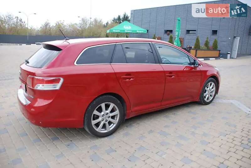 Универсал Toyota Avensis 2009 в Волочиске